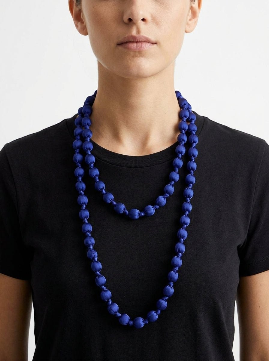Collar  Il Baco Da Seta Bolas Seda Azul Medianoche 3.3