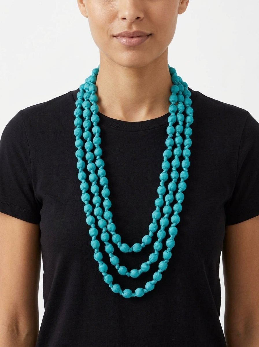 Collana  Il Baco Da Seta Palline di seta celesti
