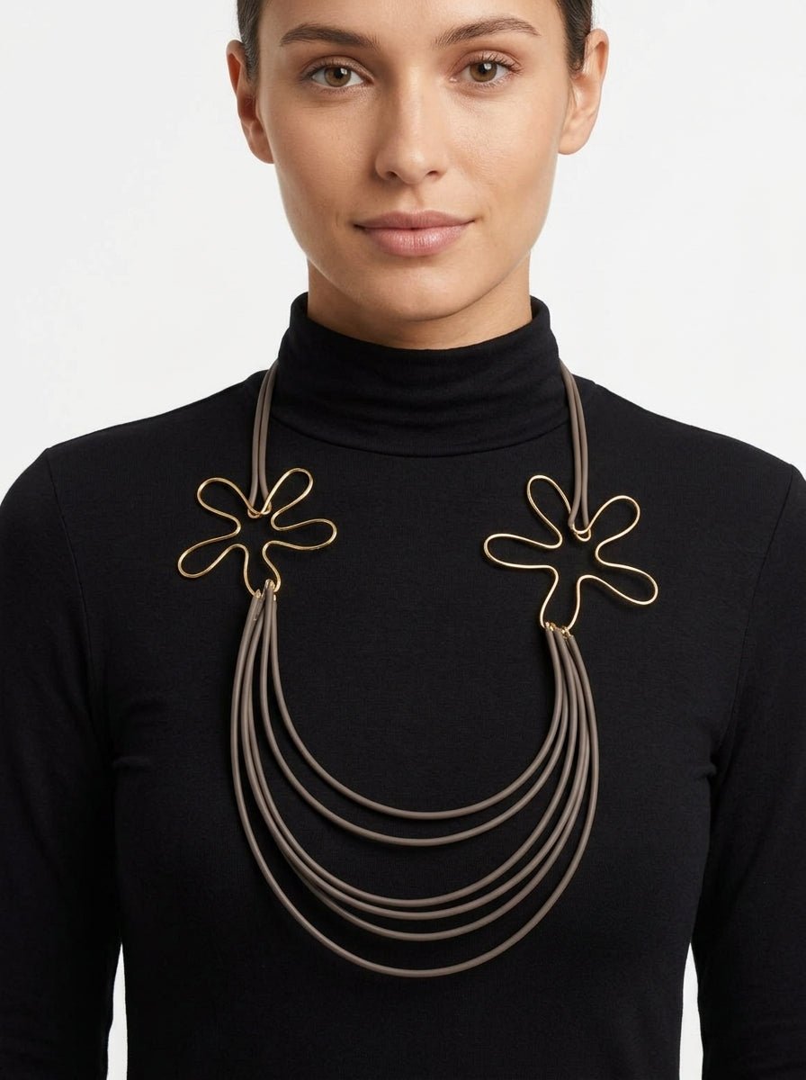 Collana leggera Conti Strips Fiore in metallo