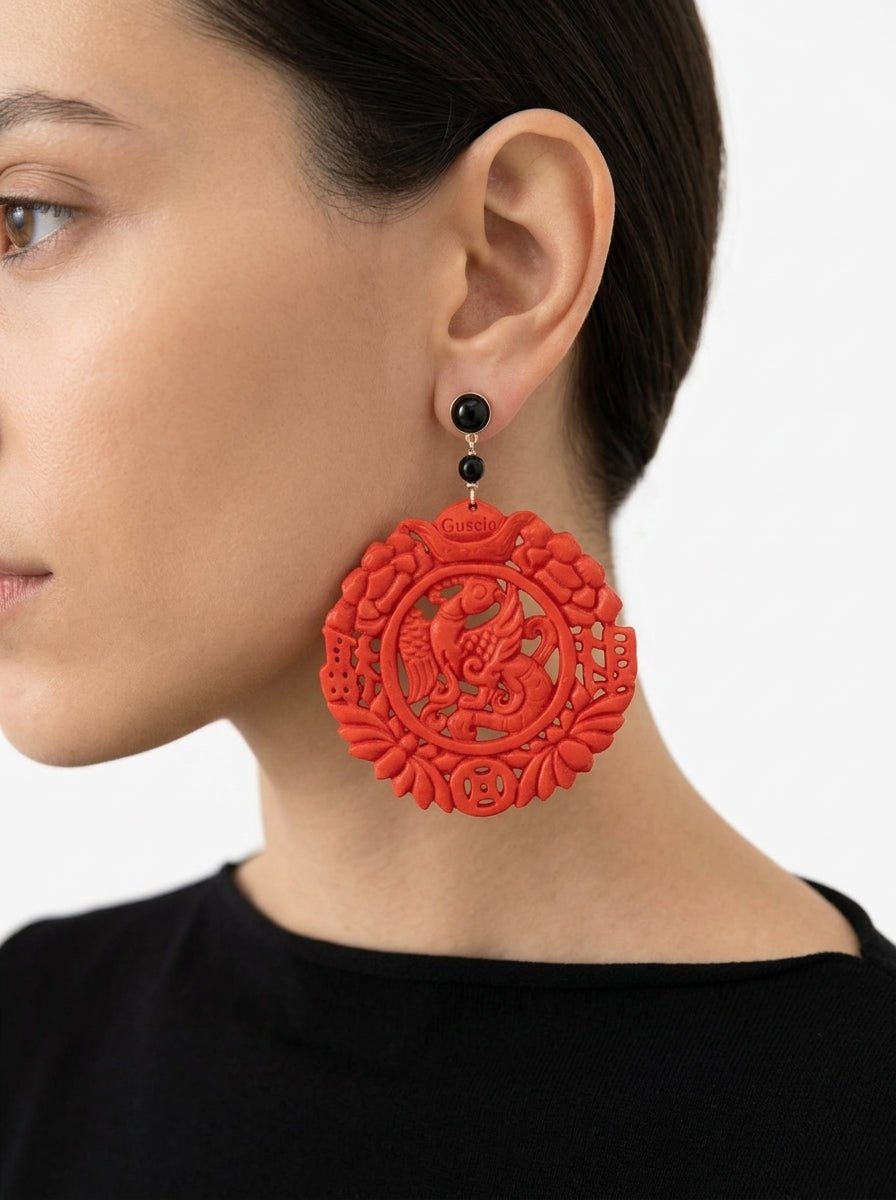 Pendientes Fabrizio Marcantelli Medallón Tallado Dragon Imperial Coral