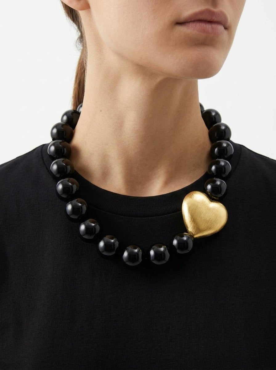 Collar Fabrizio Marcantelli Negro Corazón Dorado Lateral