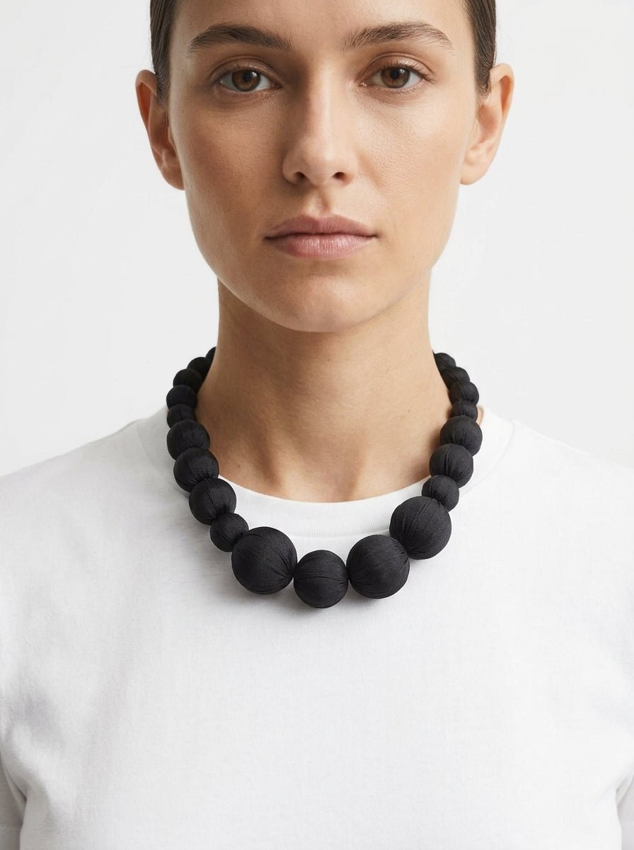 Collar Il Baco Da Seta Lonh Negro