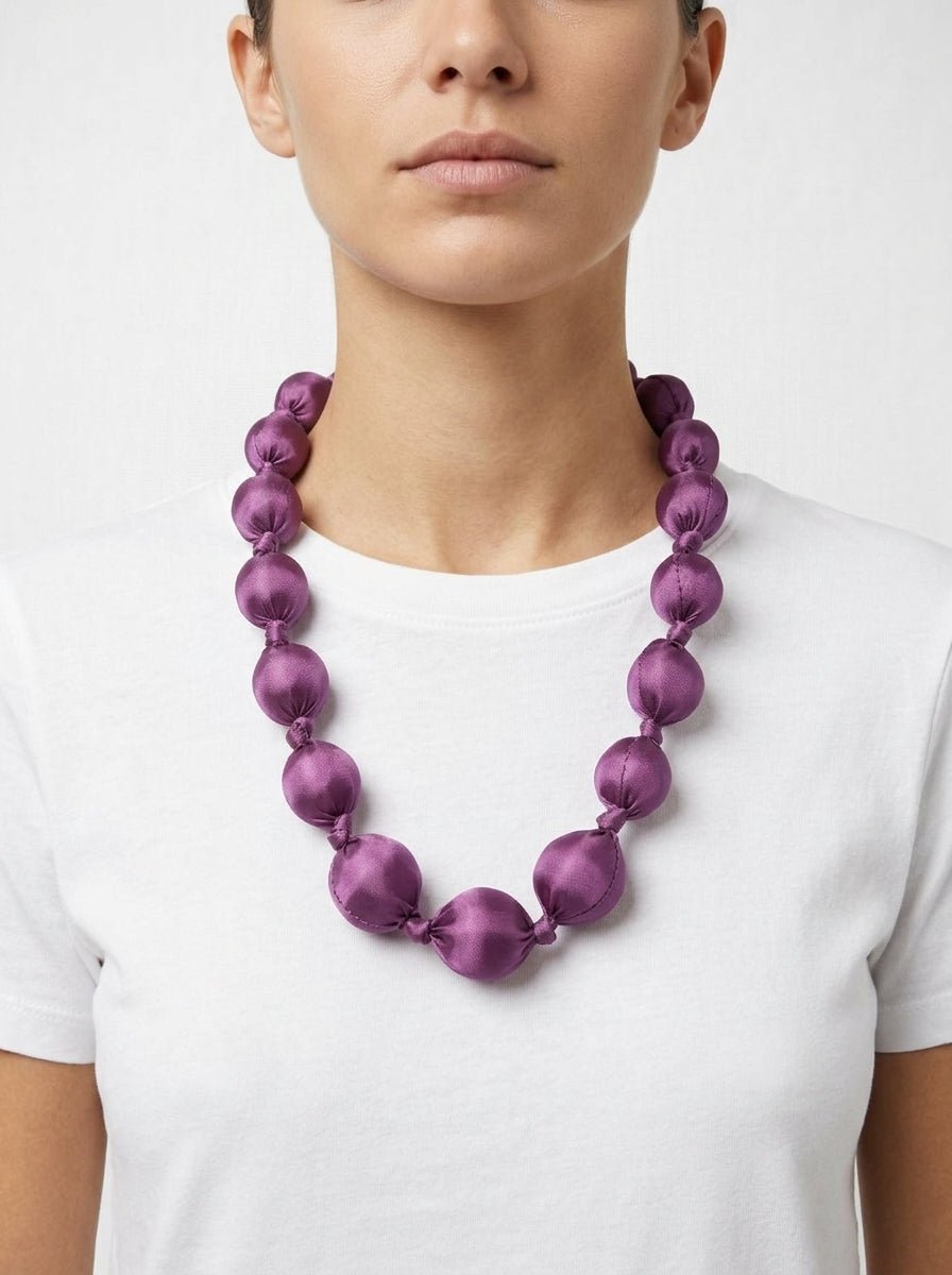 Collar Il Baco Da Seta Kon Berenjena
