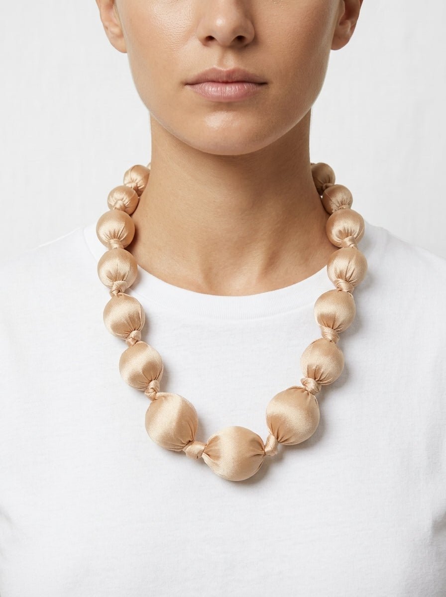 Collar Il Baco Da Seta Kon Maquillaje