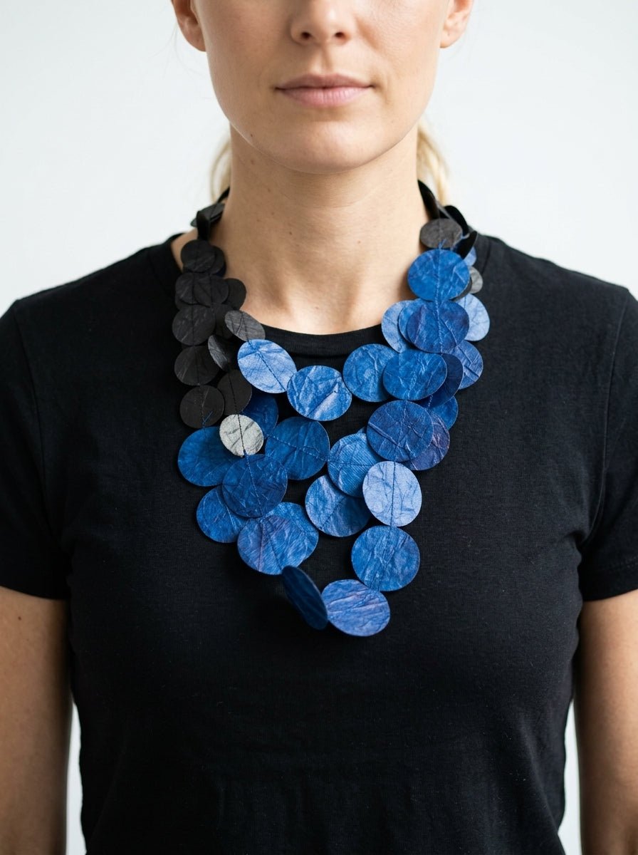 Collar Ana Hagopian Dot Neck Azul y Negro