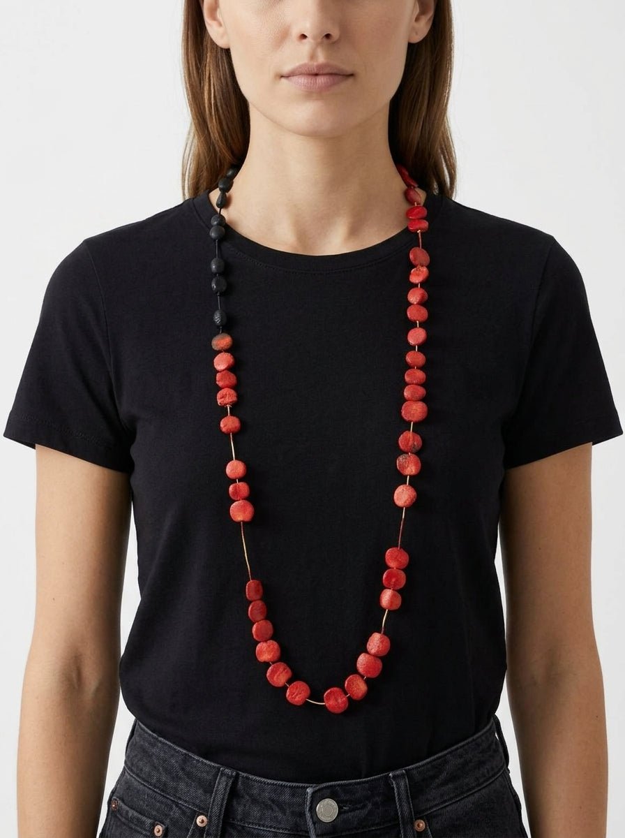 Collana lunga rossa e nera con pietre Ana Hagopian