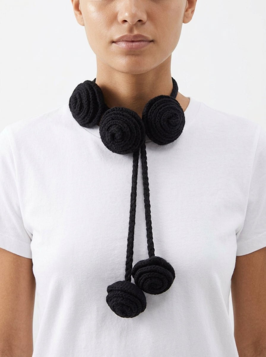 Collier livian conti boules noires laine