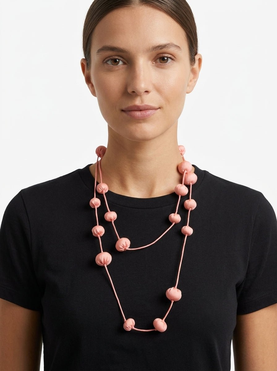 Collana Il Baco Da Seta Palline di seta a bozzolo rosa