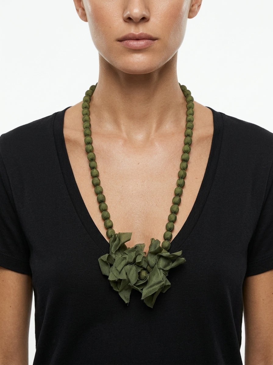 Collana Il Baco Da Seta Palline di seta Salvia