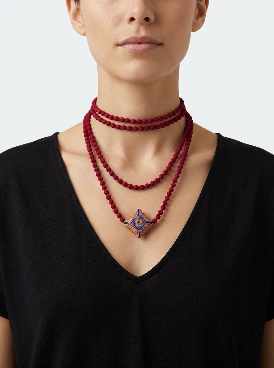 Necklace Il Baco Da Seta MINI Silk Balls Ly Garnet Pillow