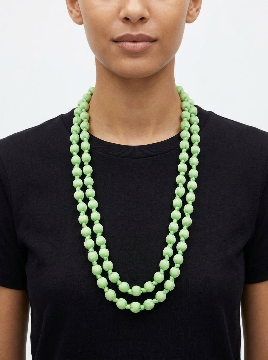 Collana  Il Baco Da Seta Palline di seta verde perico 6.4