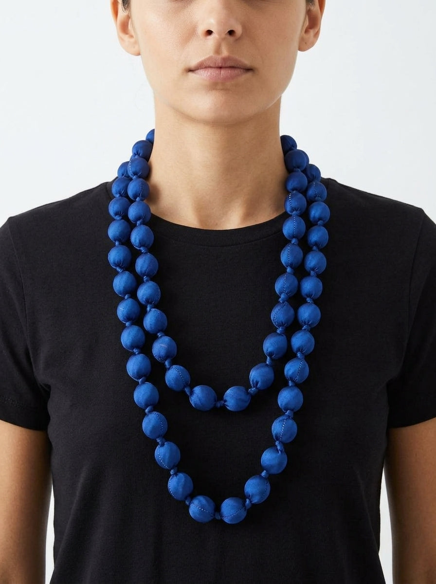 Collar Il Baco Da Seta Bolas Seda Azul Klein 3.2