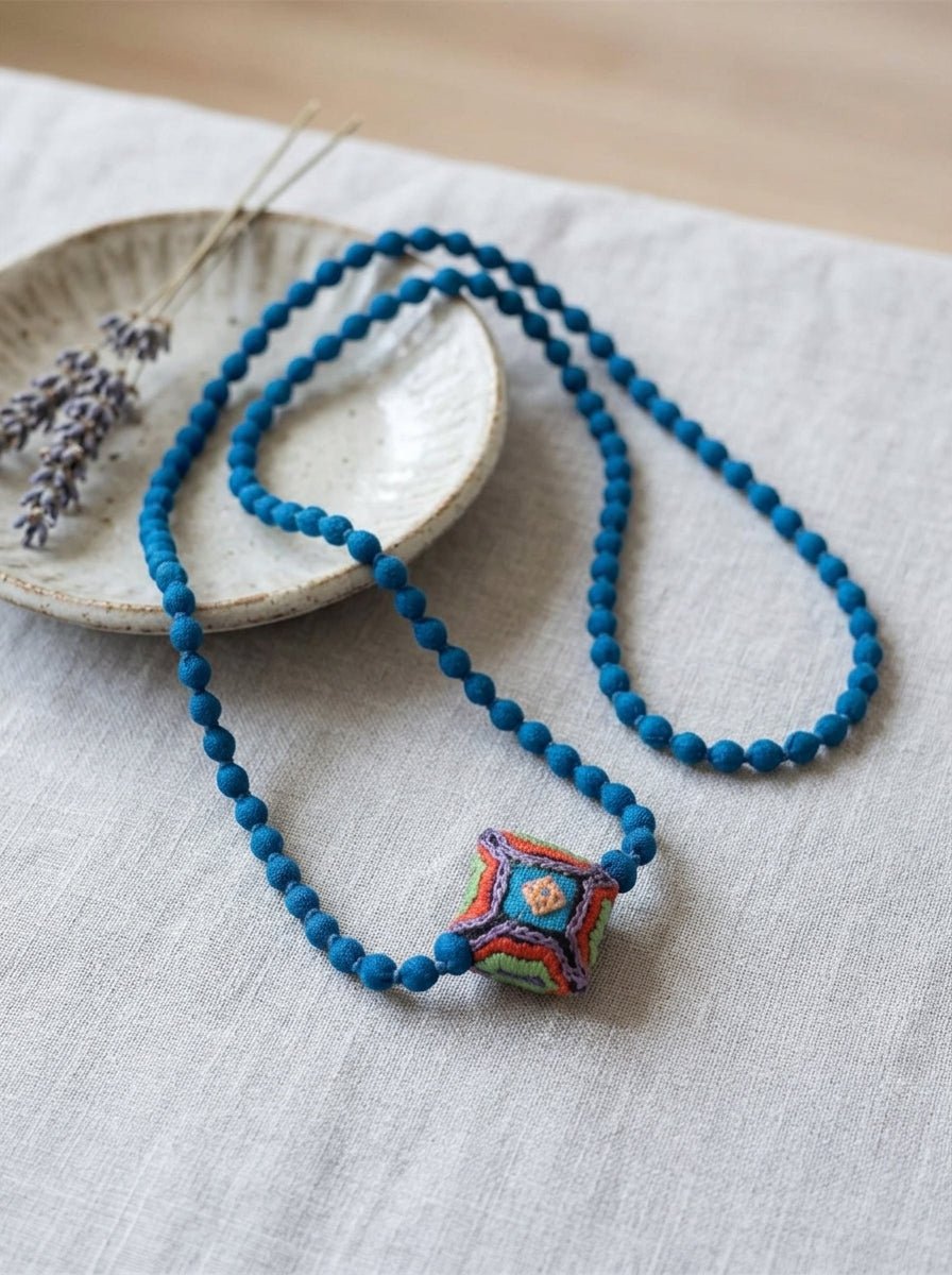 Collar Il Baco Da Seta Mini Bolas De Seda Ly Almohadón Turquesa