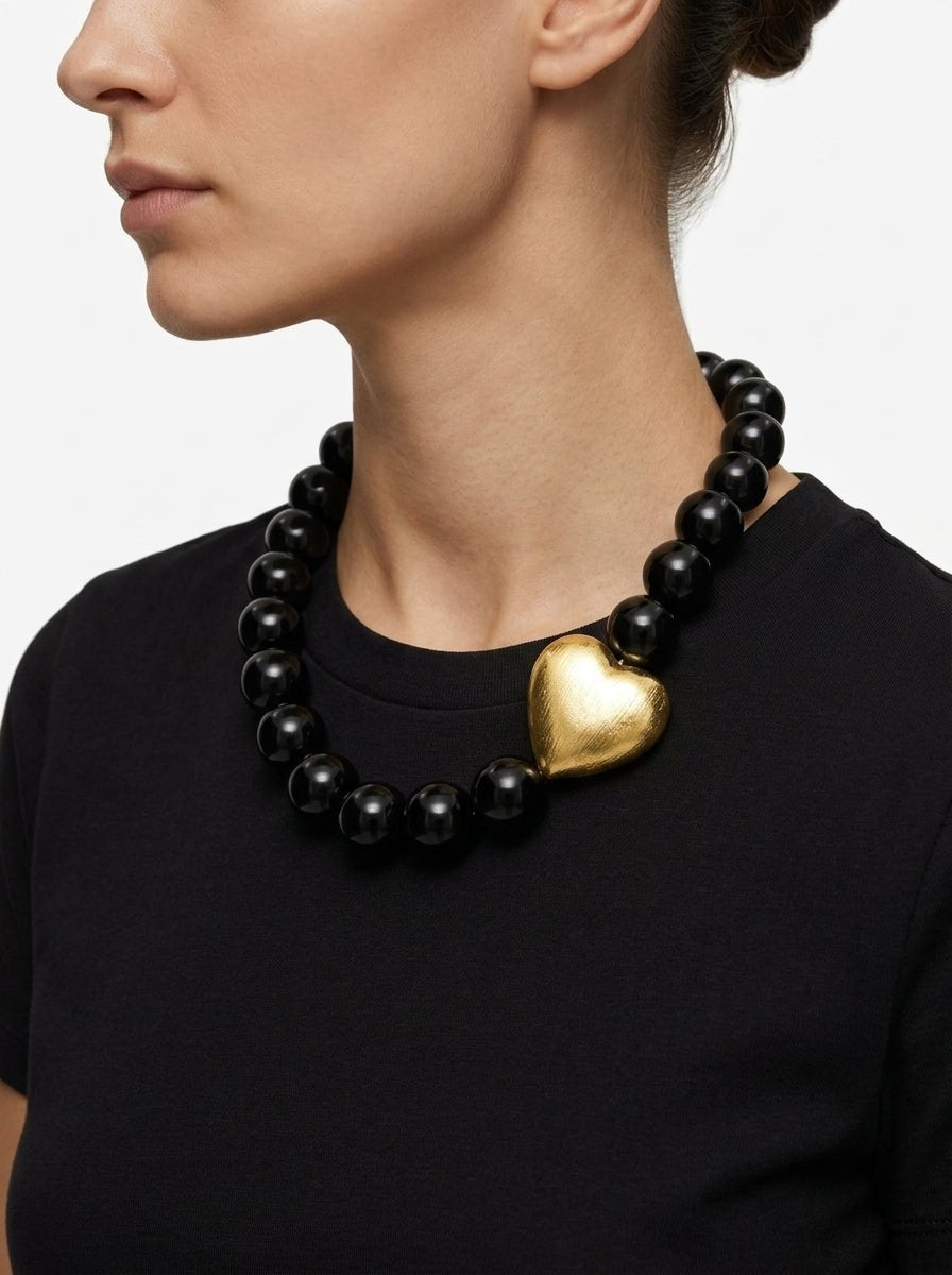 Collar Fabrizio Marcantelli Negro Corazón Dorado Lateral