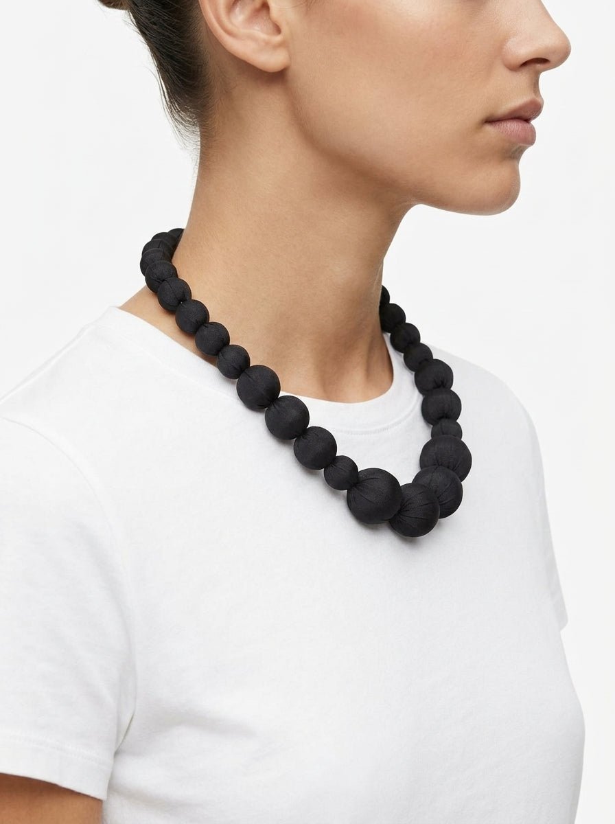 Collar Il Baco Da Seta Lonh Negro