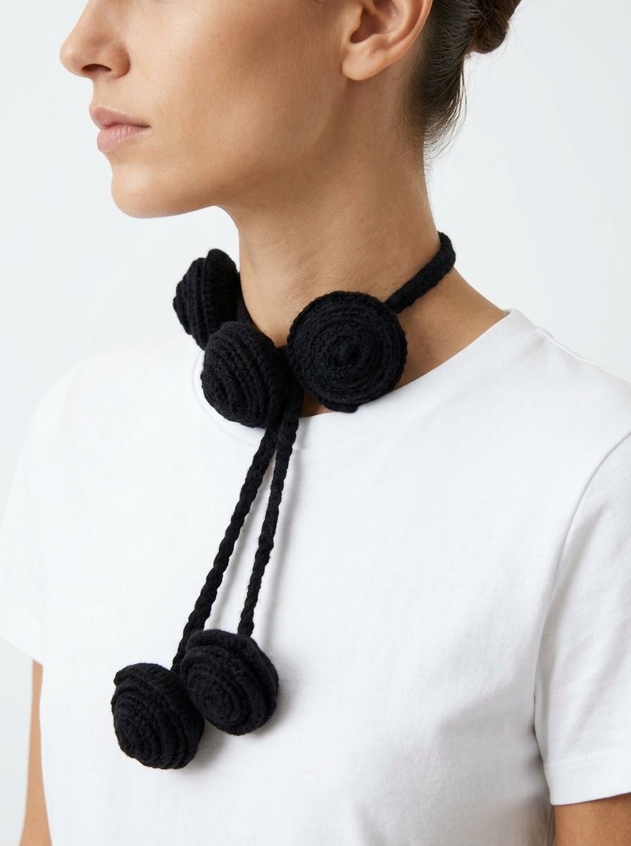 Collier livian conti boules noires laine