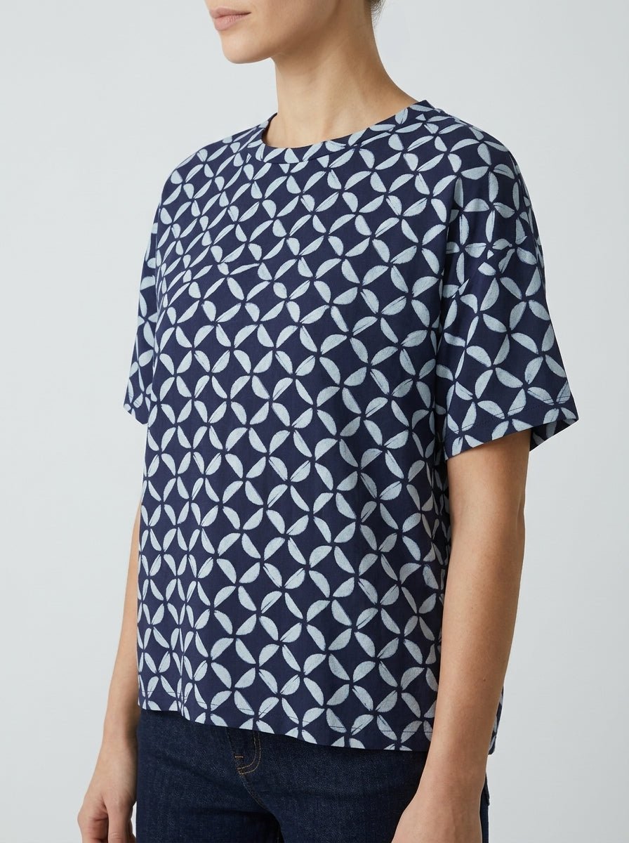 T-shirt Niu Over con stampa geometrica blu navy