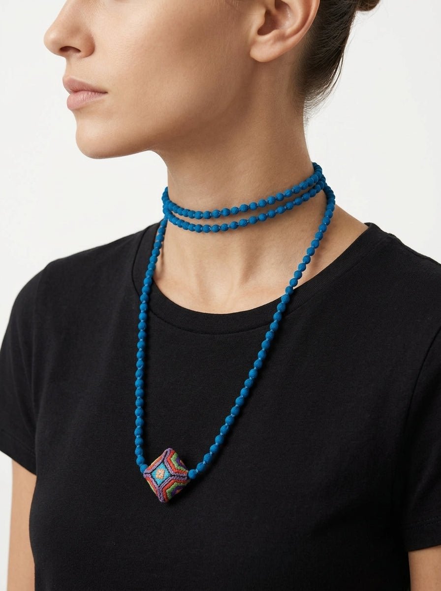 Collar Il Baco Da Seta Mini Bolas De Seda Ly Almohadón Turquesa