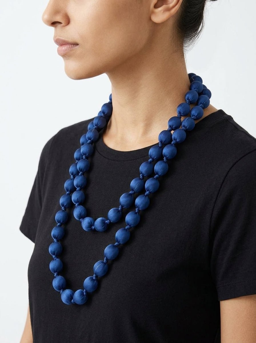 Collar Il Baco Da Seta Bolas Seda Azul Klein 3.2
