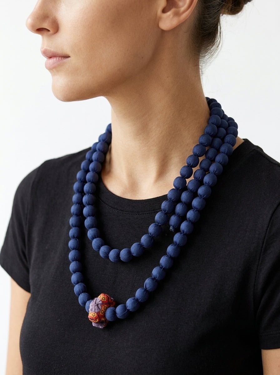 Collar Il Baco Da Seta Bolas Pequeñas Nhdi Almohadon  Azul Tinta